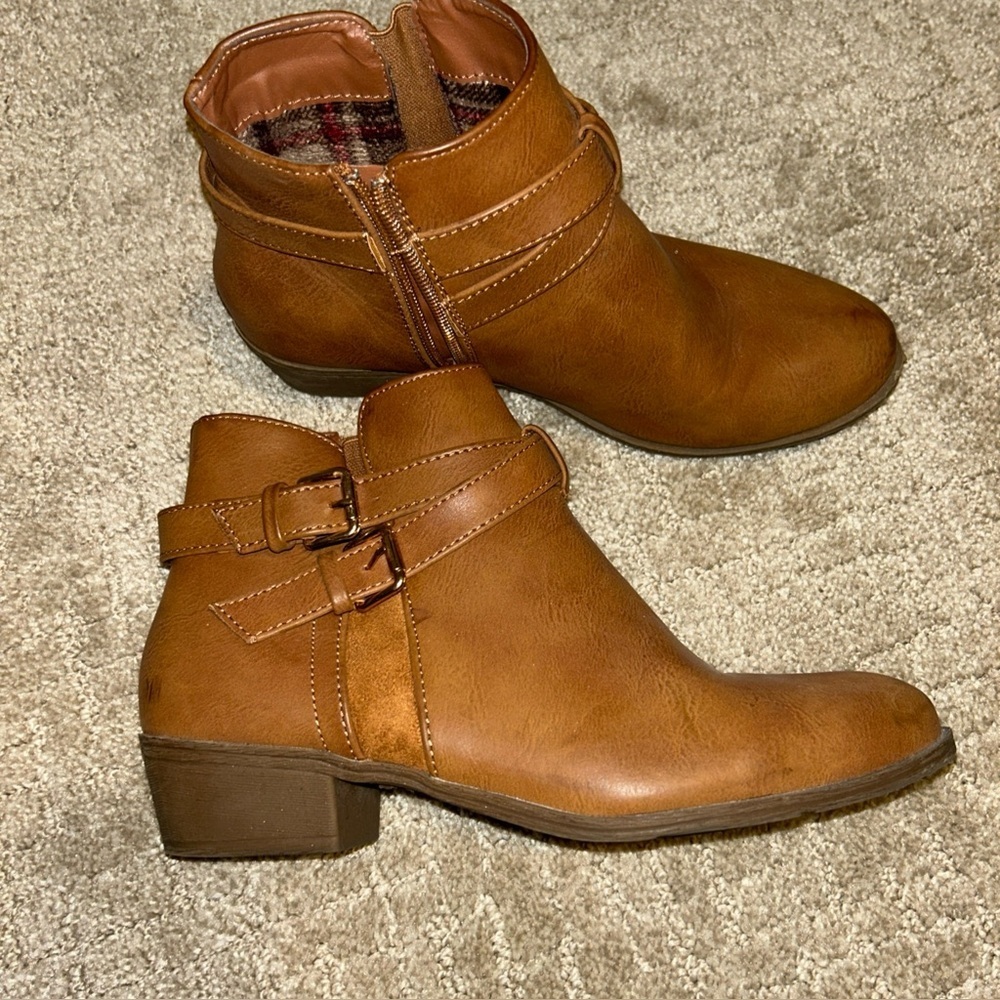 Top Moda Chase-1 Elastic Panel Block Heel Dual Buckle Decor Tan Ankle Boot 8.5